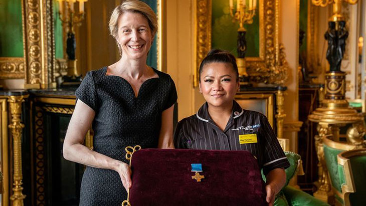 Amanda Pritchard, NHS Chief Executive, and May Parsons, the nurse who delivered the world's first COVID-19 with the George cross medal