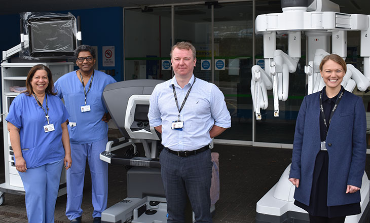 Alys Moris - consultant surgeon, Raj Harshen - consultant surgeon, Michail Klimovskij - consultant general and colorectal surgeon, Ana Vertlugov - surgical assistant